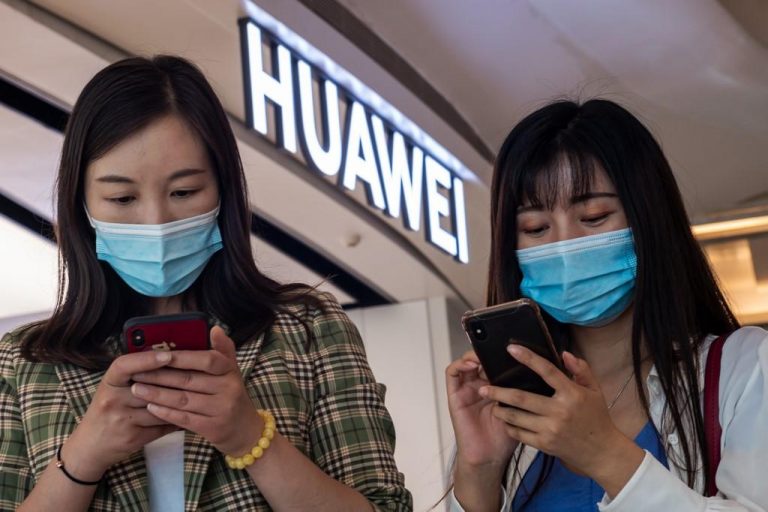 Huawei’s Chinese mobile rivals look to capitalize on its US woes