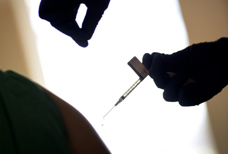 US experts debate: Who should be next in line for vaccine?