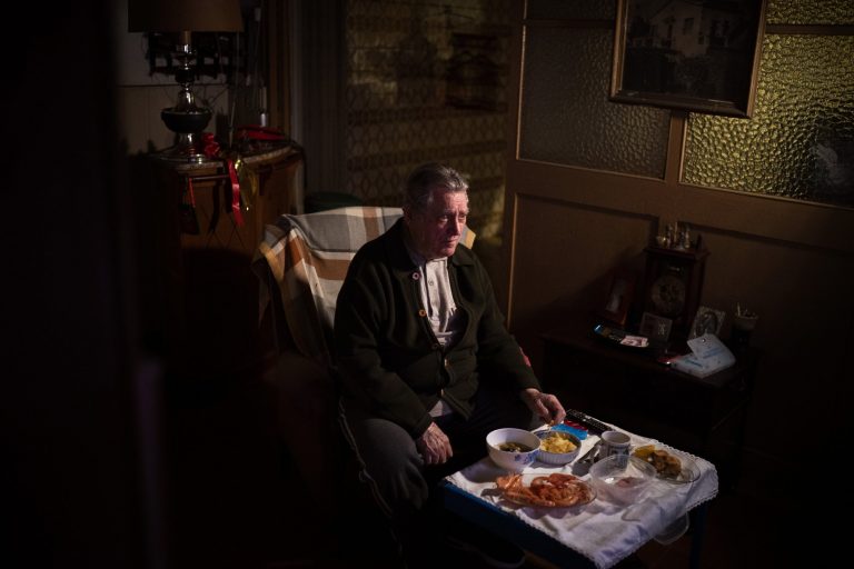 Virus magnifies the solitude for the elderly at Christmas