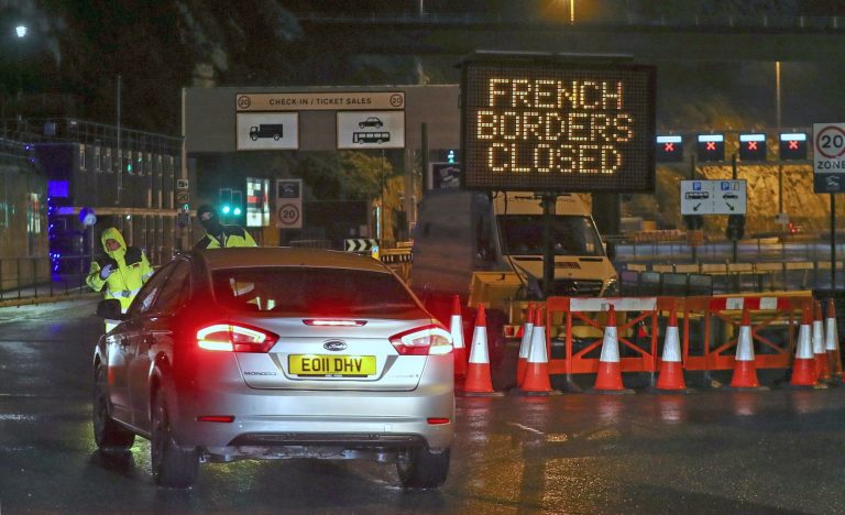 UK to hold virus crisis talks after France closes border