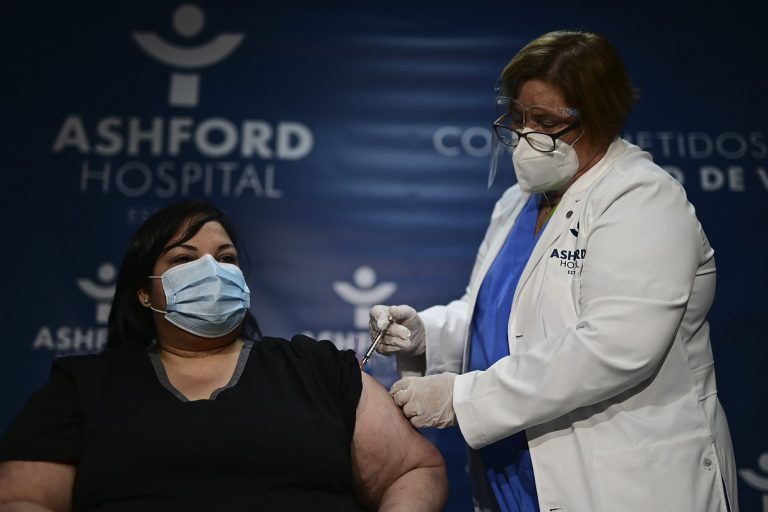 Respiratory therapist receives Puerto Rico’s 1st vaccine