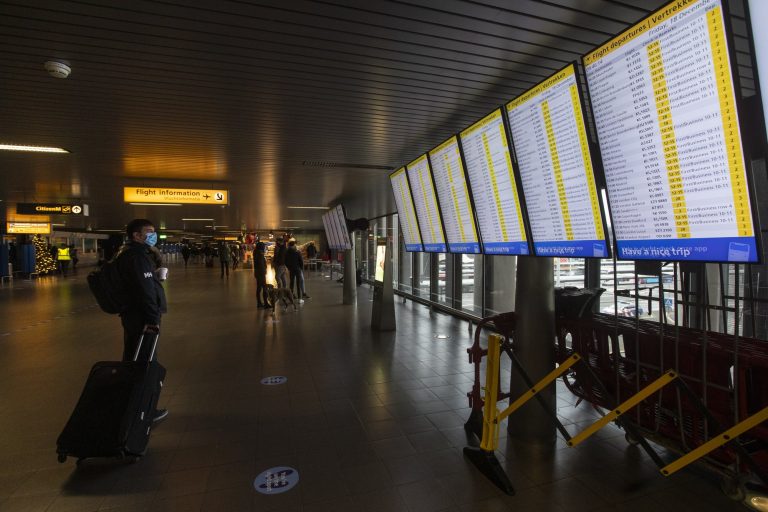Belgians, Dutch halt UK flights, fearing virus variant