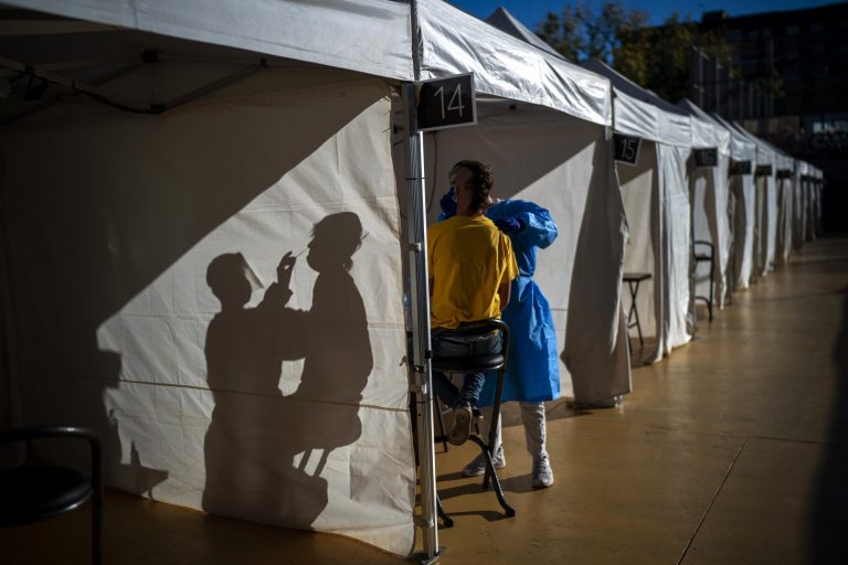 Barcelona concert tests use of same-day COVID-19 screening