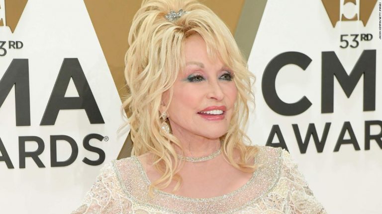 Dolly Parton saved her 9-year-old costar from an oncoming car