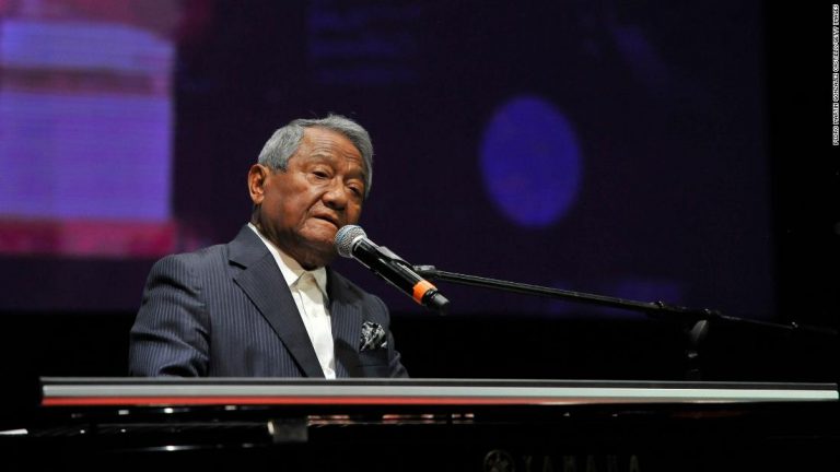 Armando Manzanero, legendary Mexican singer and composer, dead at 85