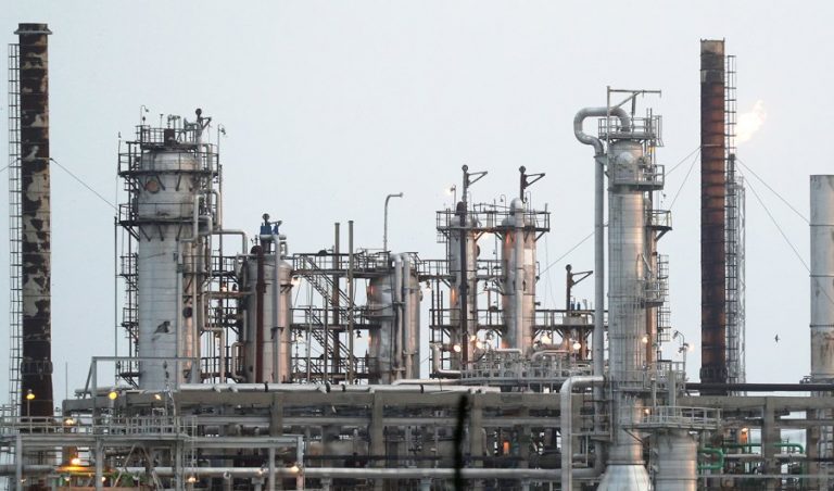 Egypt, Iraq move forward with oil-for-reconstruction plan