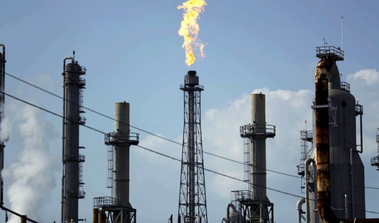 Oil dips, heads for weekly gain as vaccine rollouts begin