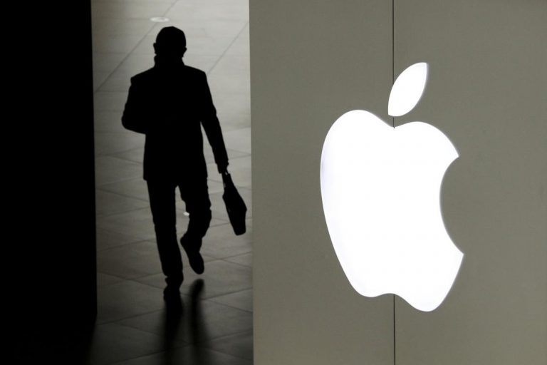Apple logs record quarterly smartphone shipments, Huawei in freefall