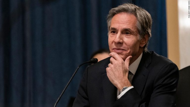 US extends nuclear arms treaty with Russia