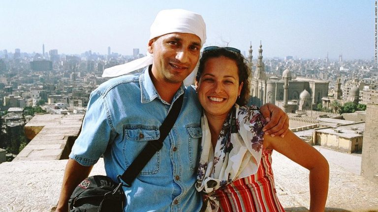 They met on an airplane to Egypt then fell in love
