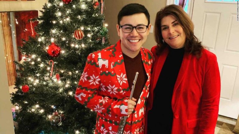 This traveler is on the hunt to find a $22,000 flute he left on a Chicago train