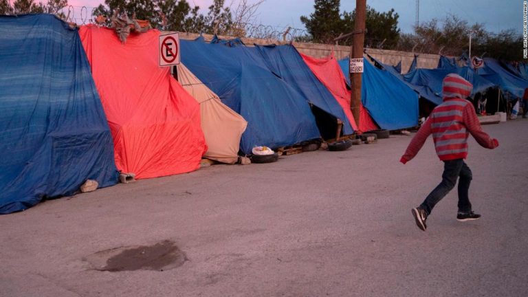 Federal judge blocks last-minute Trump rule limiting asylum claims