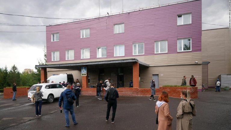 Russian doctor who treated Navalny has died
