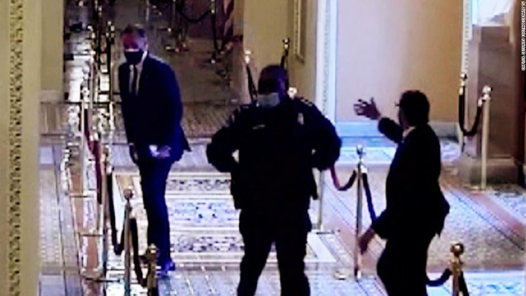 Watch heroic officer save Mitt Romney