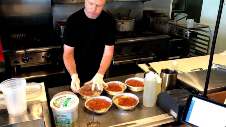 This Texas restaurant is offering free meals to those in need. Again