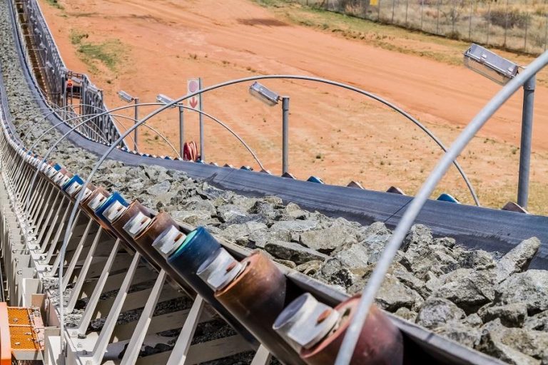 Platinum extends rally to near 6-1/2-year peak on recovery hopes