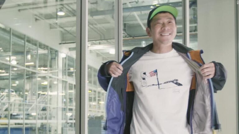 Billionaire invites 8 people to join SpaceX mission around the Moon