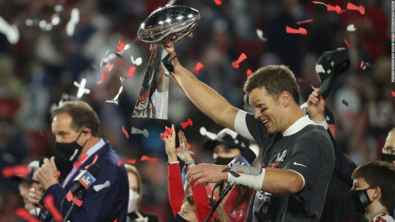 NFL: Tom Brady says he dodged wife’s retirement request