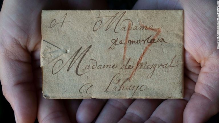 Rare ‘locked’ letter sealed 300 years ago is finally opened virtually