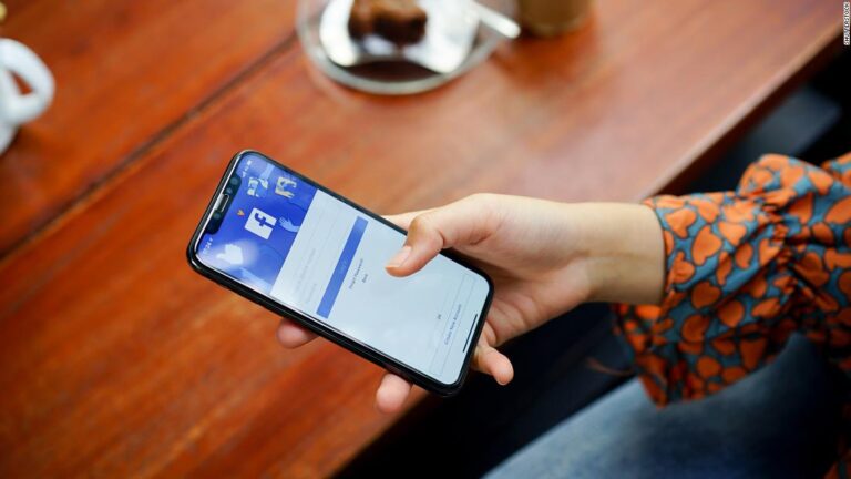 Right-wing misinformation on Facebook is most engaging, research finds