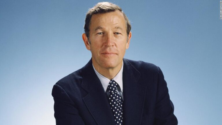 Roger Mudd, longtime TV journalist, dies at 93