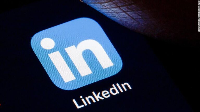 Microsoft suspends new LinkedIn sign-ups in China