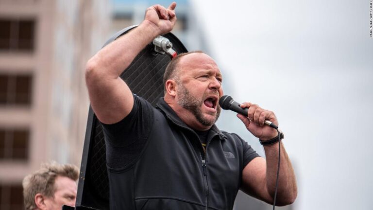 Alex Jones allegedly threatened to throw Trump rally organizer off a stage