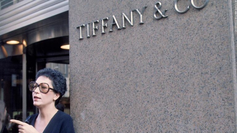 Elsa Peretti, famed Tiffany & Co. jewelry designer, dies at 80