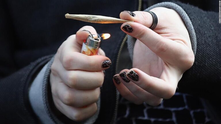 New York lawmakers reach a deal to legalize recreational marijuana, source says