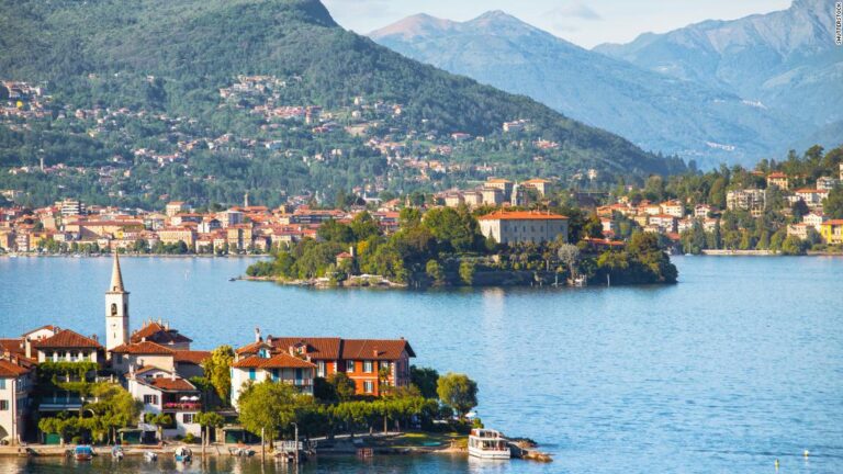 The Americans who bought a house in Italy over the internet