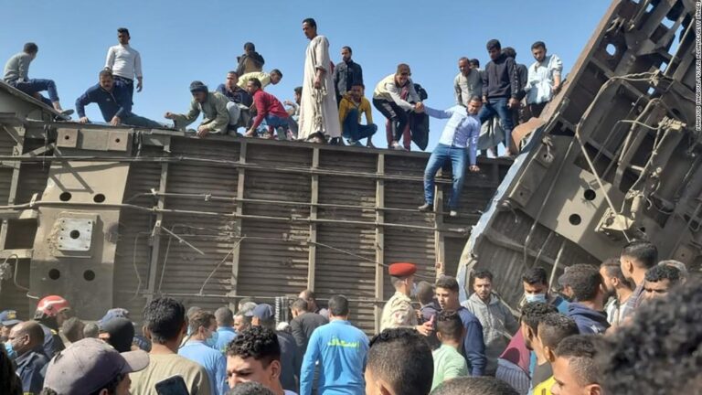 More than 30 killed as two trains collide in Egypt