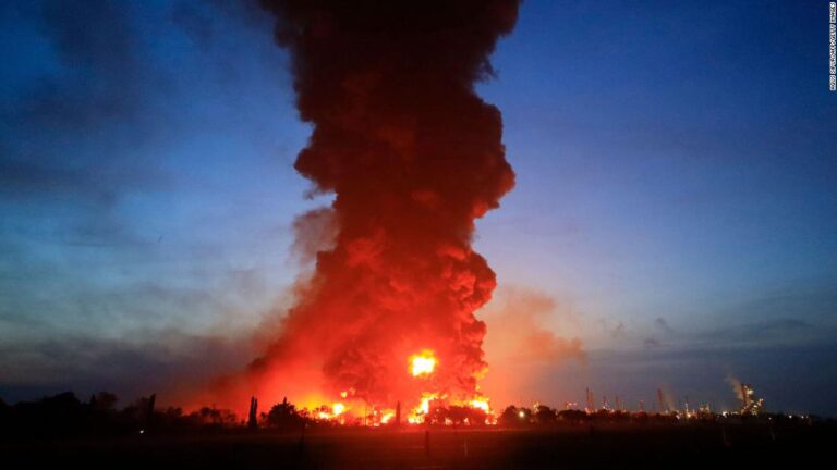 Dramatic video shows fire at Indonesia oil refinery