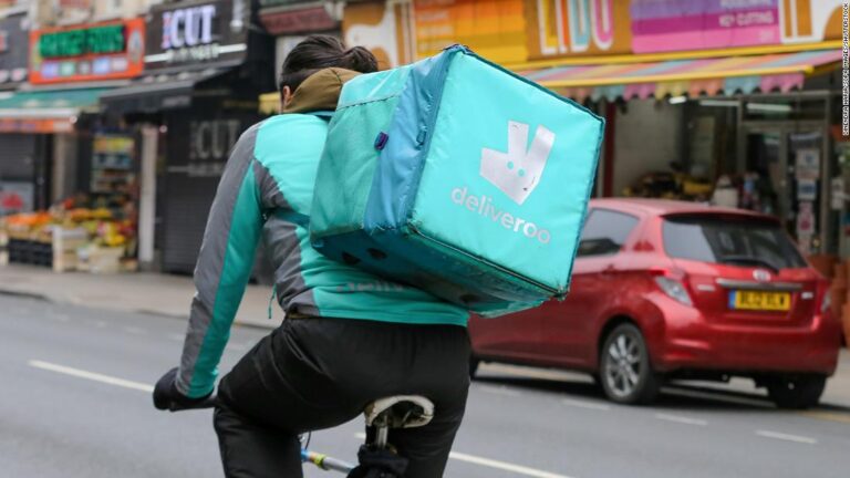 Deliveroo shares plunge 30% in London IPO