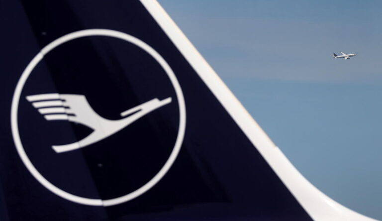 Lufthansa posts record annual loss