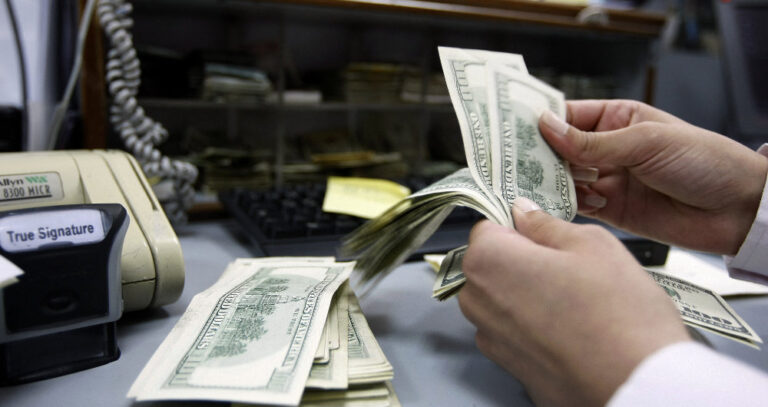 Lebanon crackdown on black market money-changers fails to stem dollar crisis