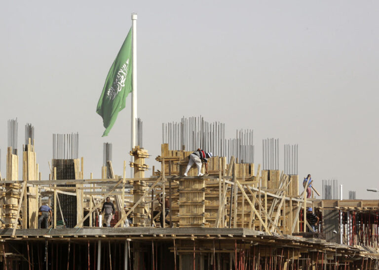 Halving public wage bill could generate $400-a-month for Saudis, says Bloomberg economist