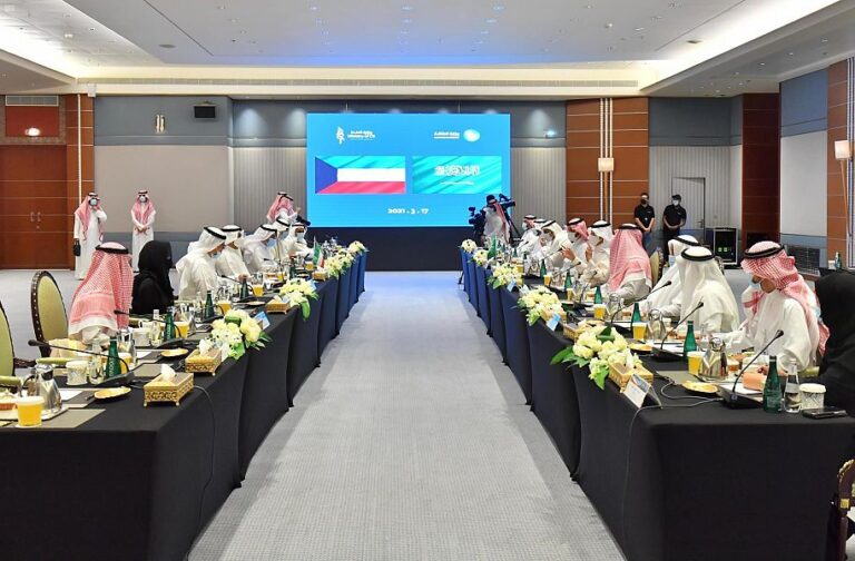 Saudi energy minister holds talks with Kuwaiti counterpart