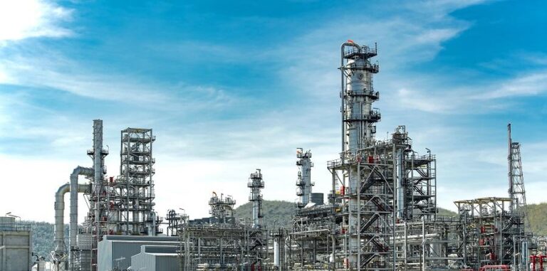 Oil falls as European lockdowns douse recovery hopes