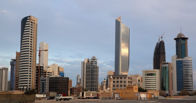 Kuwait approves law to guarantee bank loans for pandemic-hit businesses