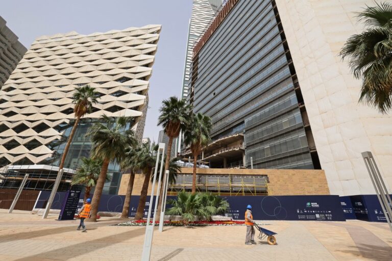 Saudi unemployment falls on economic stimulus