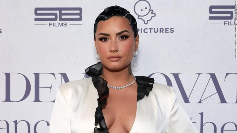 Demi Lovato apologizes for shaming frozen yogurt shop