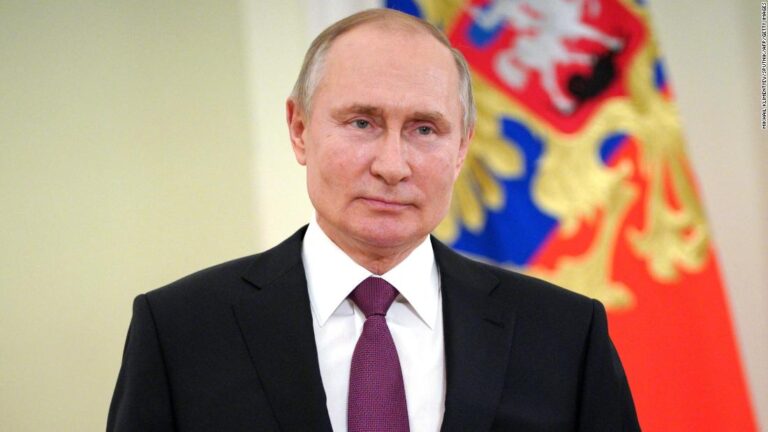 Kremlin defends Arctic military build-up