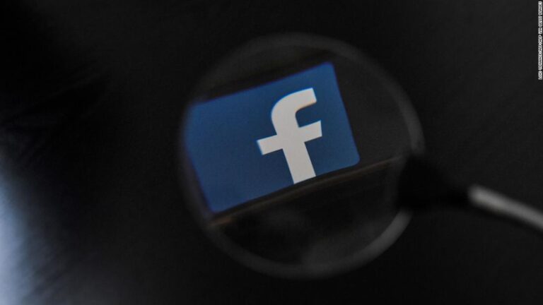 Report: Human smugglers increasingly use Facebook to advertise services on the US-Mexico border