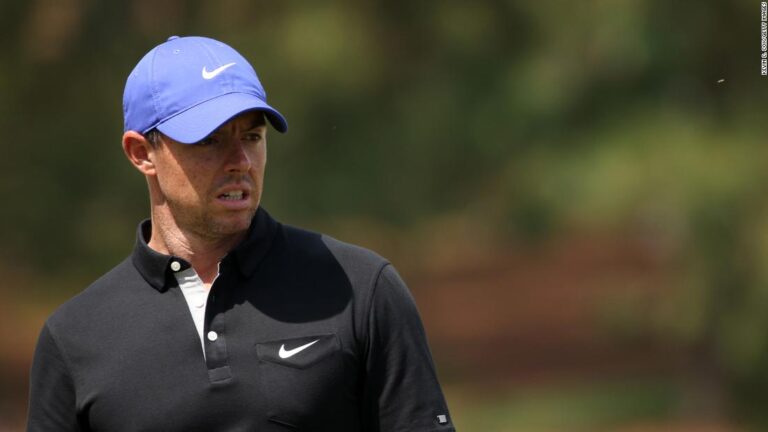Rory McIlroy hits father with ball in sloppy first round of Masters