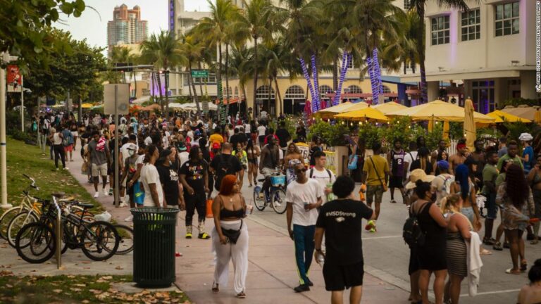 US sees chilling signs of a fresh Covid surge, again