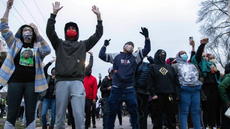 Curfew ordered for Minneapolis and St. Paul tonight