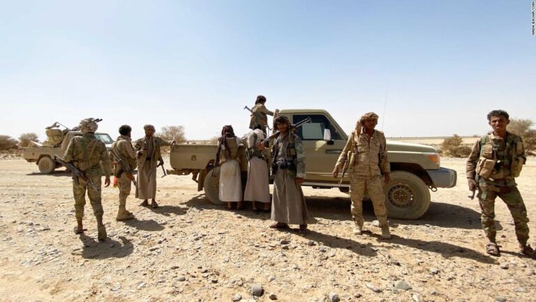 In a fabled desert city, a decisive battle could determine Yemen’s fate