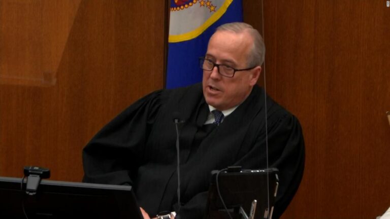 Judge outlines 4 things jury must do during deliberations