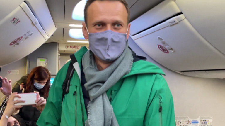 Navalny ally warns he is in dire health. Here’s how he got here