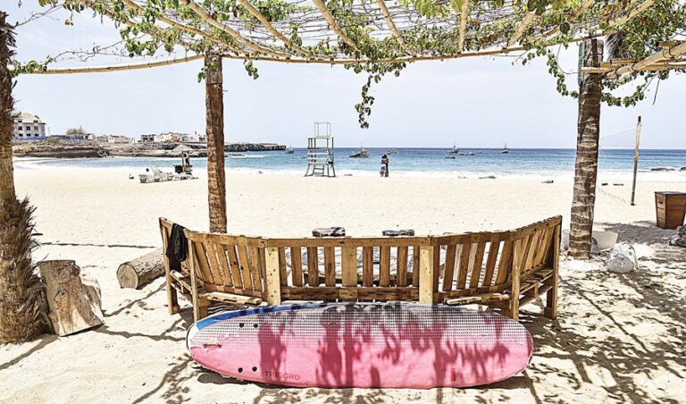 Deserted Cape Verde hankers for its tourists